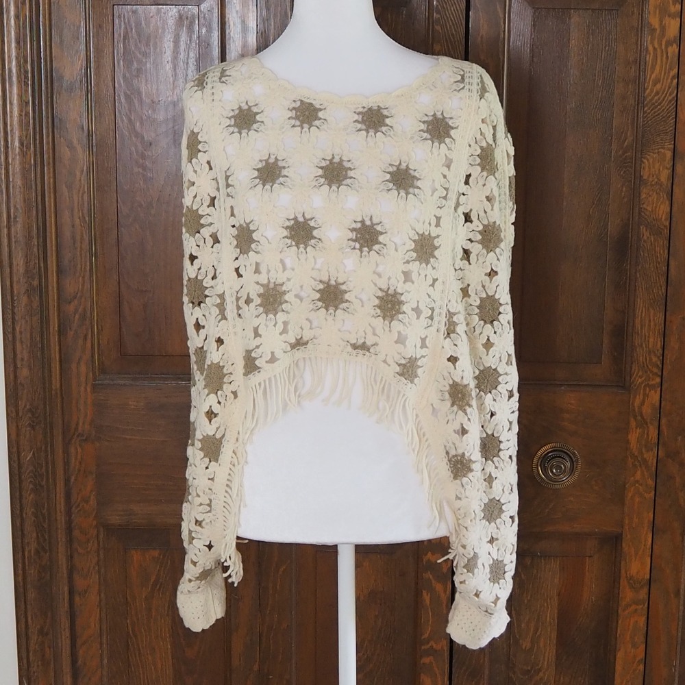 House of Harlow 1960 Floral Crochet Fringe Cropped Top One Size Ponch Pullover